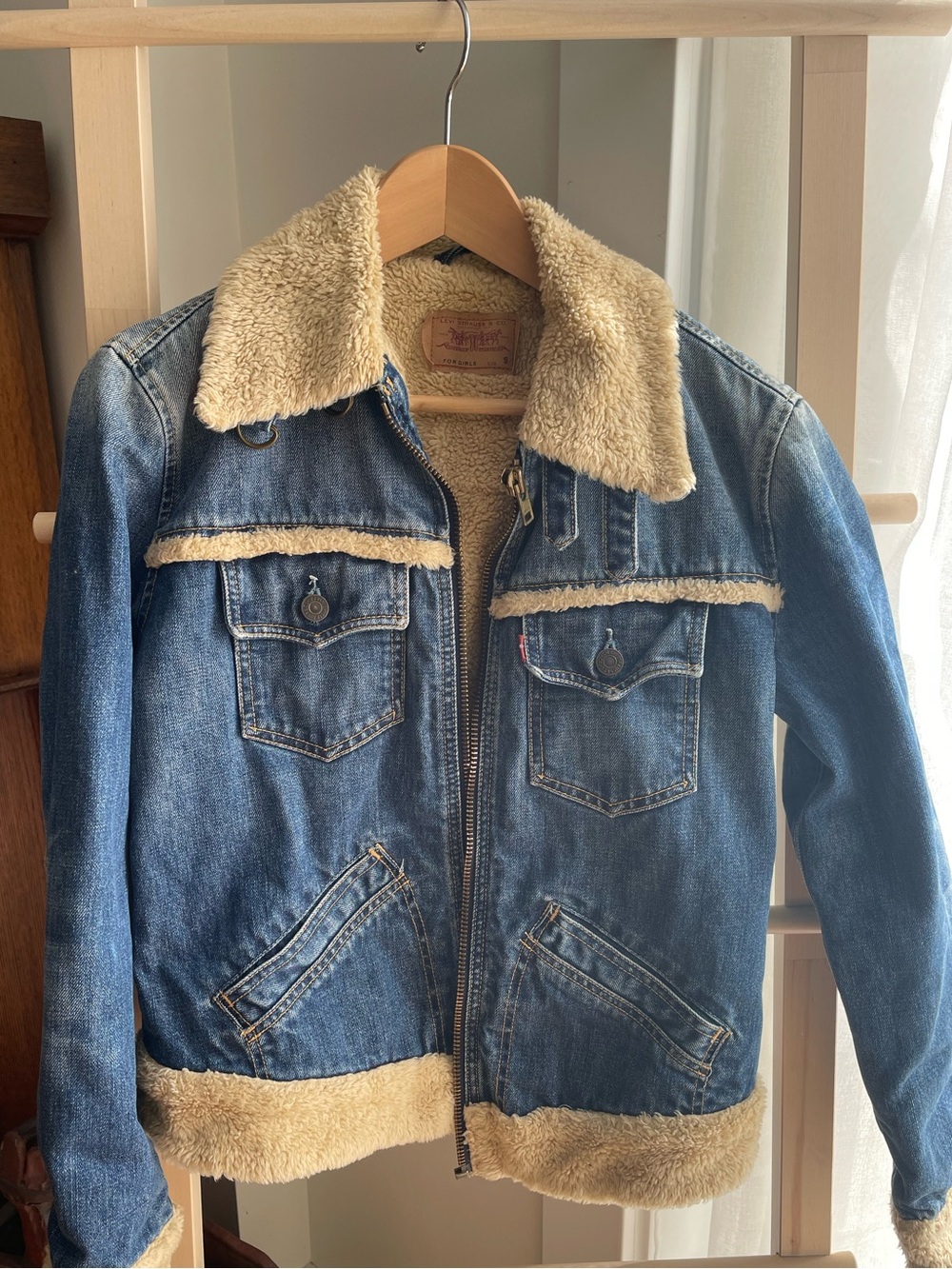 Classic faux fur lined Levi jean jacket
